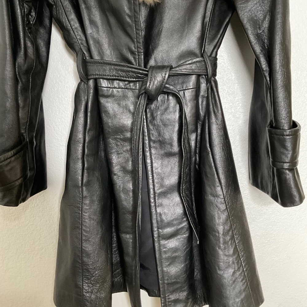 Vintage  Sears 70’s Women’s Black leather Knee Length Coat W/Fur Collar Belted S - Picture 3 of 11